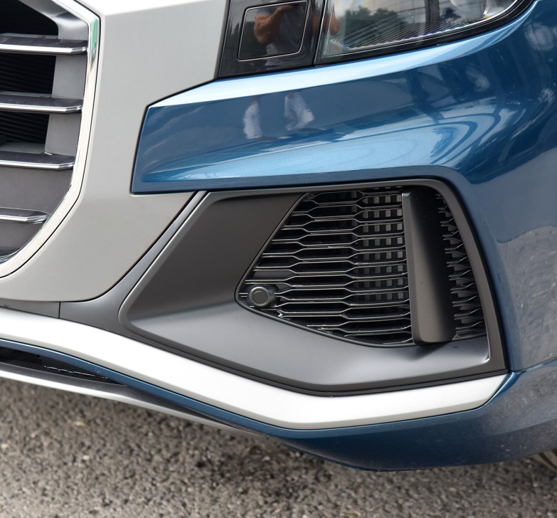 direct-fit fog light grille for Audi Q8 4M