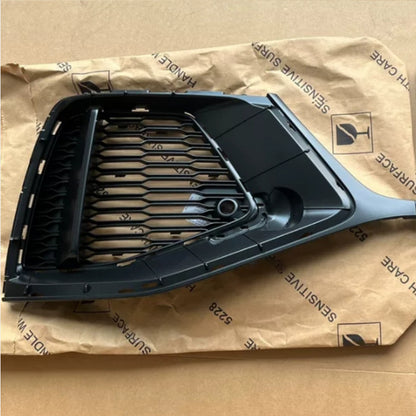 2019 Audi Q8 4M S-Line fog light grille